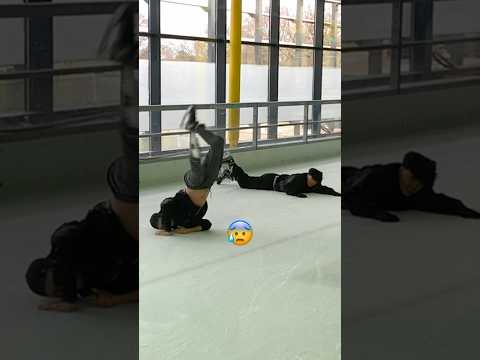 THIS HAPPENS WHEN BEGINNERS TRY TO BRAKE WHILE ICE SKATING 😱🤕 #challenge #iceskating #comedy