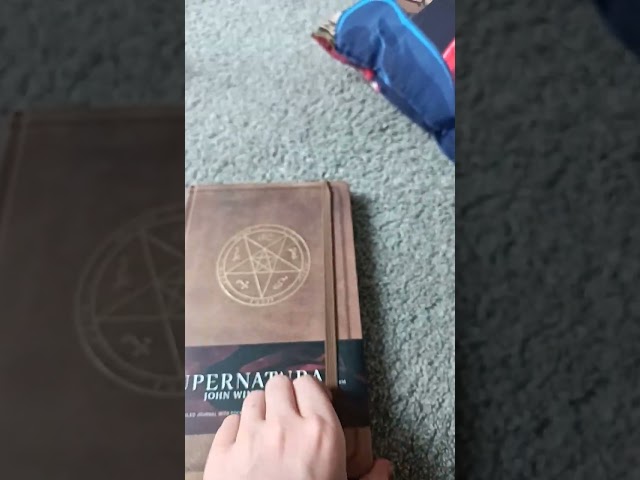 Vídeo relacionado con Supernatural: John Winchester Hardcover Ruled Journal (Science Fiction Fantasy)