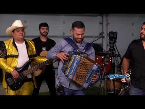 Estilo Fuerte Ft. Los De La B - El 29 (En Vivo 2023)