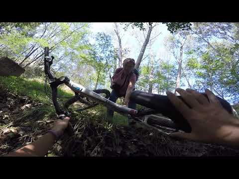 Roman patriot (nebun fara acte) pe bicicleta!