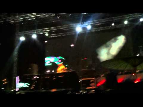 Oliver Twizt - Bounce EDC 2012 Live 06/10/12