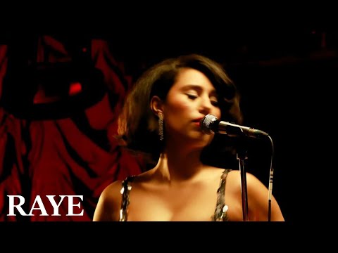 raye's part in moi on loop for almost 4 minutes