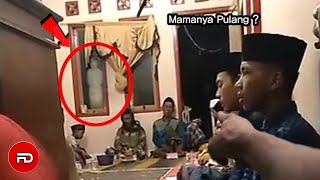 Download lagu Saat Malam Jumat!! Terekam Kamera, Arwah Almarhumah Tiba2 Pulang Ke Rumah Saat Tahlilan, Merinding!! mp3