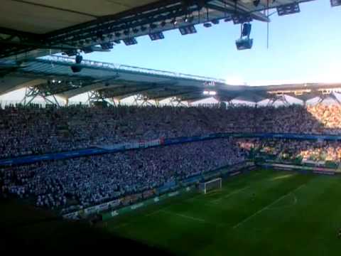 Kibice Legii tańczą w czasie meczu z Gaziantepspor