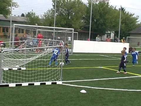 140927 Nagytétény Paulus Kupa LIVER FC U7 02 Beni gólja TLASE 1 saját térfélről