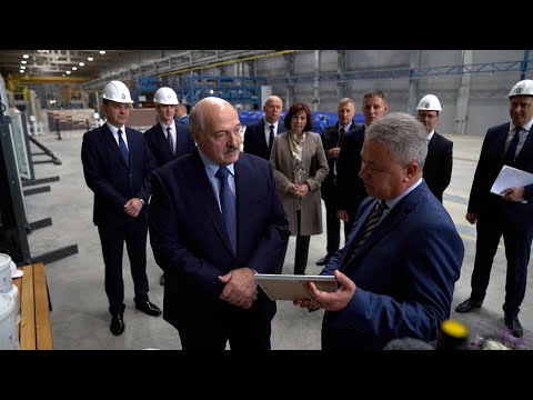 Лукашенко на "МАПИДе" подарили сертификат на двухкомнатную квартиру