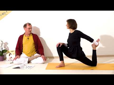 Halbmond Yoga-Pose mit Hand am Fuß - Yoga Asana Lexikon