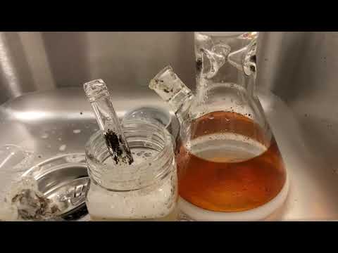How to clean your bong the easy way without alcohol using dishwasher soap and hot water!