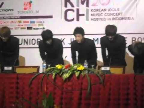 【Fancam】110603  Kimchi Press Conference - Entrance