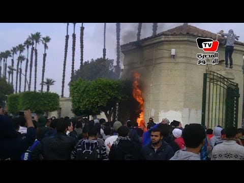 طلاب الإخوان يحرقون مكتب أمن جامعة القاهرة