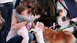 Letícia Spiller se diverte com a filha no Baixo Bebê