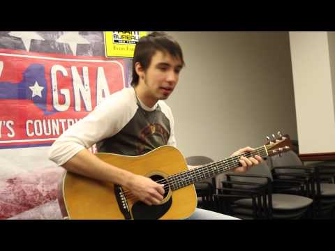 Mo Pitney Sings 'Duct Tape & Jesus,' 'Clean Up on Aisle Five' to Farmers