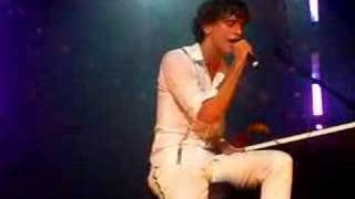 mika a paris &quot;any other world&quot;