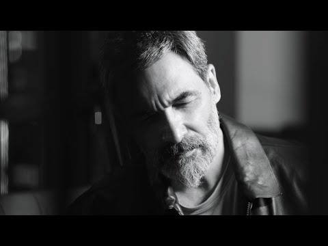 Uğur Işılak - Aramaktan Yoruldum (Official Video)