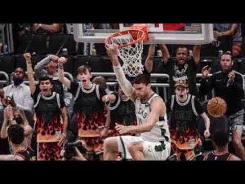 Brook Lopez The Big Man in Game 5. 😱