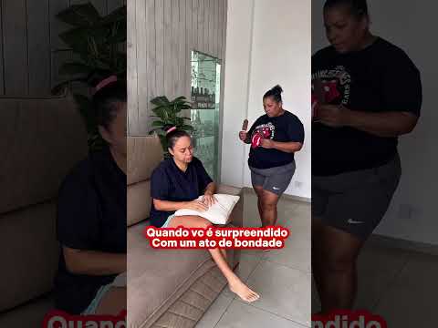 Gal escondendo o picolé de Jaci