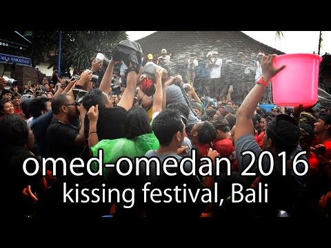 [Bali] omed-omedan 2016 - kissing festival