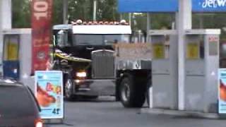 preview picture of video 'Peterbilt's and Kenworth going to Country festival 2010'