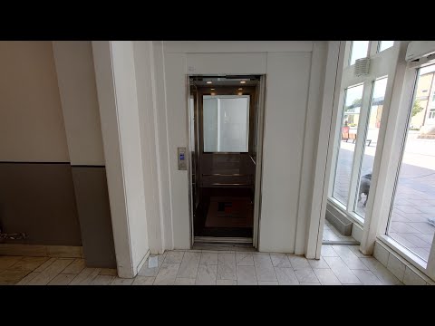 MODDED!! Thyssen (MB: ITK) Hydraulic Elevator @ Hässelby Torg 10, Hässelby, Stockholm, Sweden!