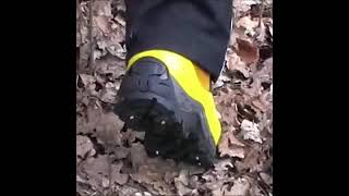 👍 The boots with retractable spikes..