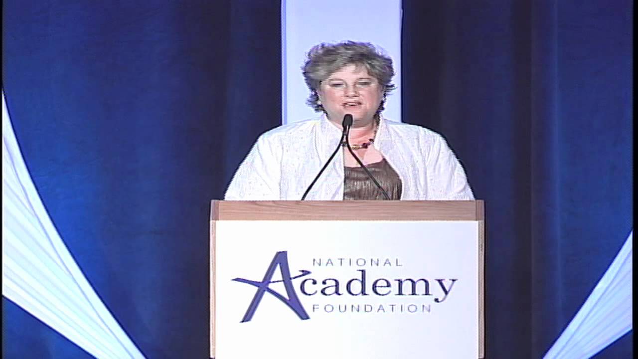 Nora TeStruth wins Advisory Board Champion Award