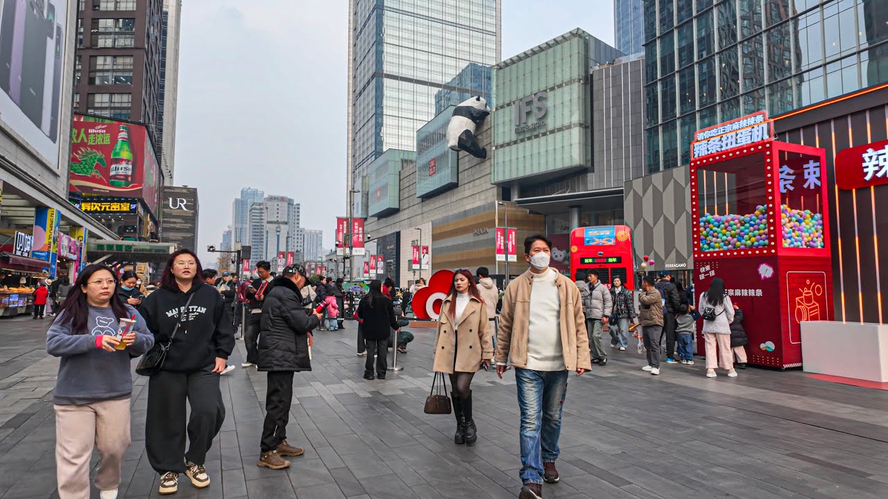 Immersive street-level walking tour through Chengdu Jinli, China, showcasing authentic urban landscapes, local architecture, and the vibrant atmosphere of the city's neighborhoods