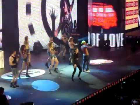 Ivi Adamou & Midenistis -  Everybody Dance Now @ MAD V.M.A 2011