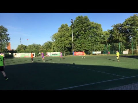 01.06 Fenix FC (żółte) - Politologia UWr (fioletowe)