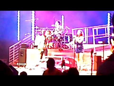 miranda cosgrove with gia farrell