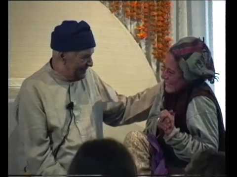 PAPAJI - Tracing the Moon