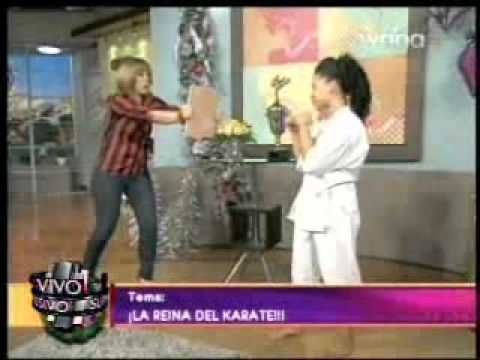 SuperXclusivo 12/14/11 - El "Fail" de la karateka