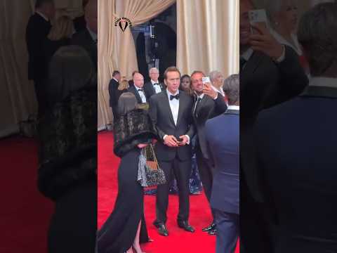 Nicolas Cage Hates Taking Pictures With Fans #nicolascage
