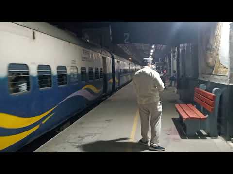 Mahamana Express Departure New Delhi || (22418)