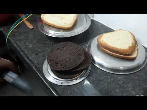 cake layering and icing