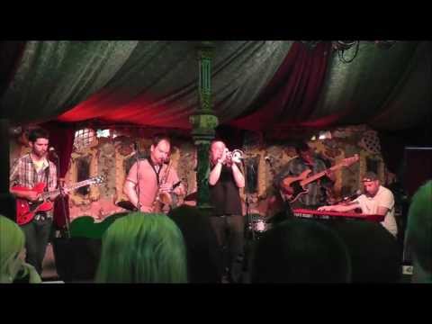 THE HAGGIS HORNS - WHO'S GONNA TAKE THE WEIGHT?