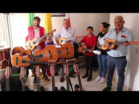 Donación de 20 instrumentos musicales de parte de la corporación Arnati