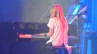 Avril Lavigne -Stop Standing There (The Black Star Tour- Live in Singapore Concert 2011)
