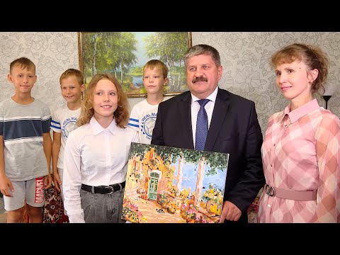 Геннадий Соловей вручил подарки воспитанникам многодетной семьи видео