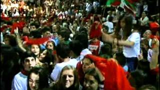 preview picture of video 'San Rokes 2011 - Tamborrada: Marcha de Deba'