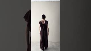 ブラウンのフリルジャージーパンツドレス 動画
