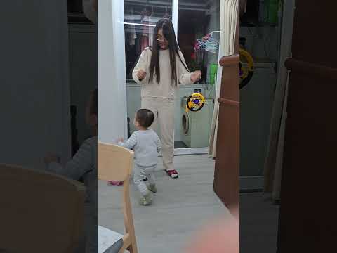 小可愛跟著姊姊一起跳舞 *Baby*funny