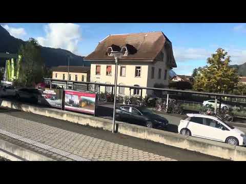 IC81 nach Romanshorn Einfahrt in den Bahnhof Interlaken West