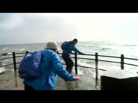 Julius och Björn utmanar havet - Spring! (TV4)