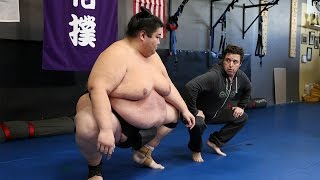 &#39;Average Andy&#39; with World Sumo Champion Yama