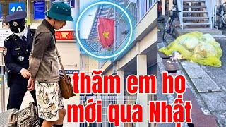 Thăm thằng em mới sang Nhật, treo cờ tứng lựng, rác rến từa lưa