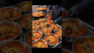 값싸고 맛있는 노포 짬뽕 1티어!! 손님들이 미안해서 돈 더내고 가는 중국집? 4000원 해물폭탄 짬뽕 Spicy seafood noodle / Korean street food