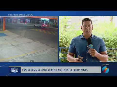 Acidente entre carro e moto em Caldas Novas