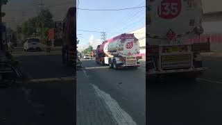 Download lagu Truk Tangki Pertamina dan Bus New Atikah Melewati Jl Slamet Riyadi Lumajang mp3 Download lagu Truk Tangki Pertamina dan Bus New Atikah Melewati Jl Slamet Riyadi Lumajang mp3