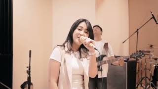 Download lagu Seperti Mati Lampu - Nassar (Cover Regina Xenia and Friends Ft. @GalihJustdrum  ) mp3