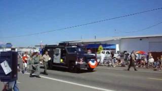 preview picture of video 'Molalla's Giant Street Parade. 4th of July, 2011. Part 1/4.'